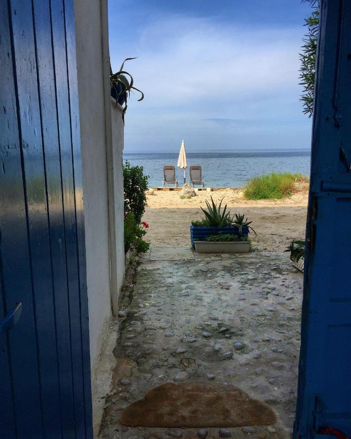 Sea View Life Hotel Карини Екстериор снимка