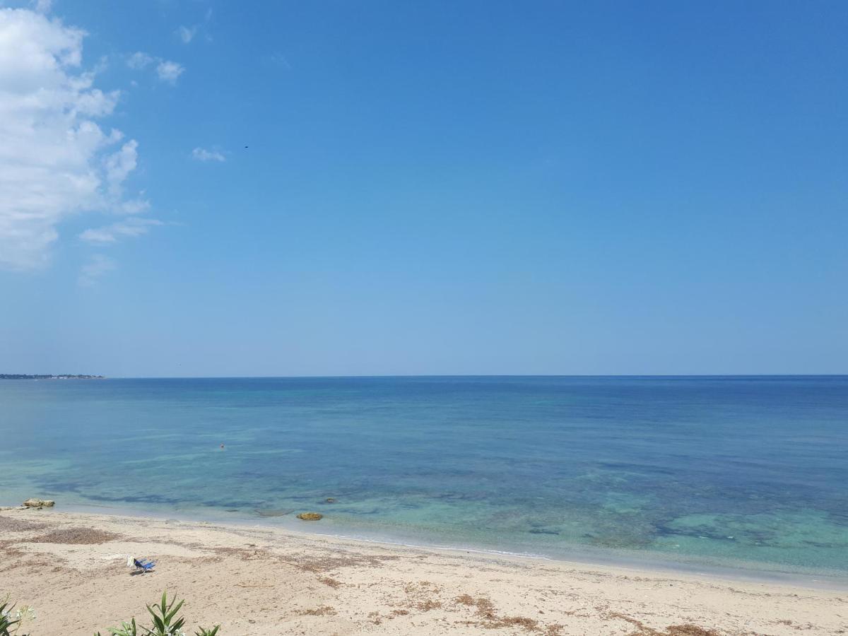 Sea View Life Hotel Карини Екстериор снимка