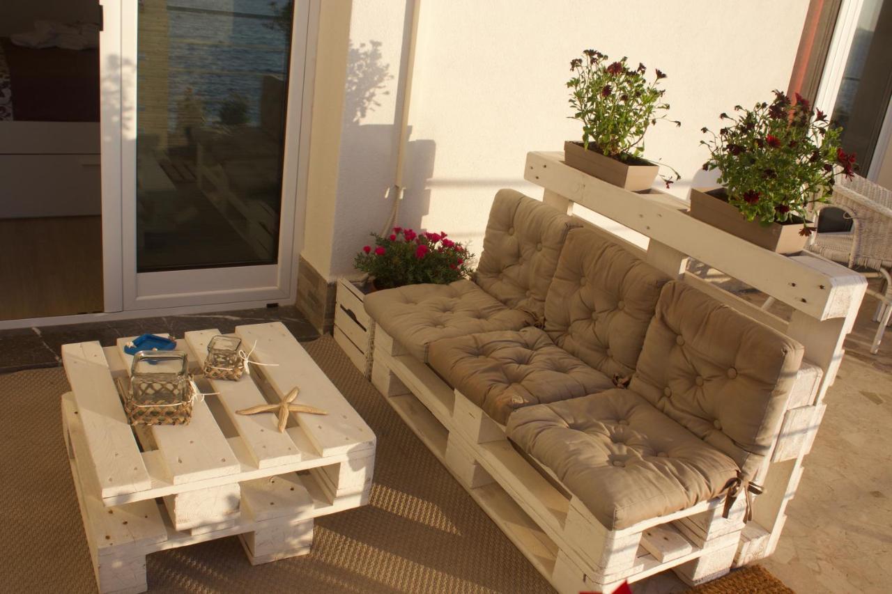 Sea View Life Hotel Карини Екстериор снимка