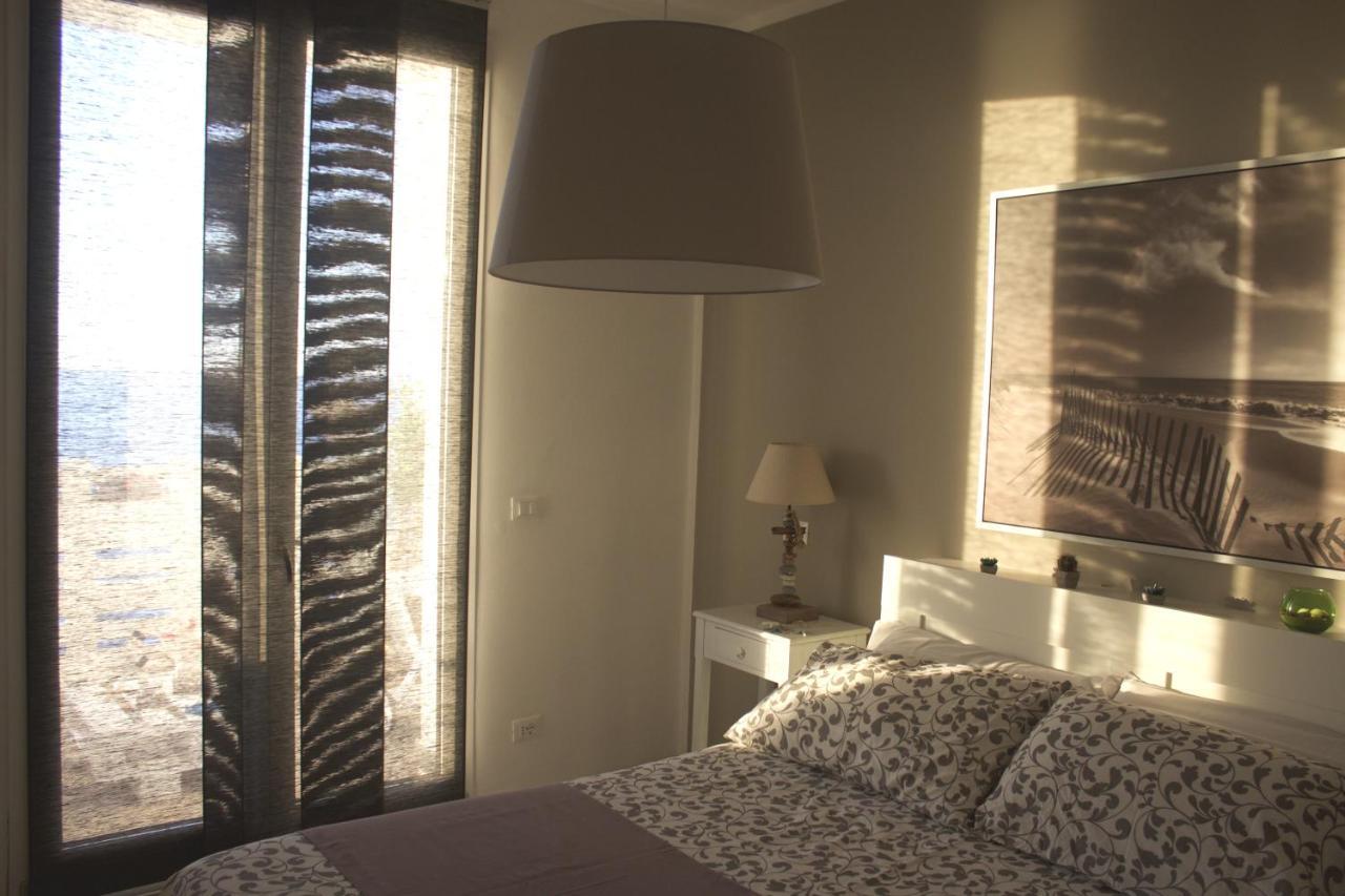 Sea View Life Hotel Карини Екстериор снимка
