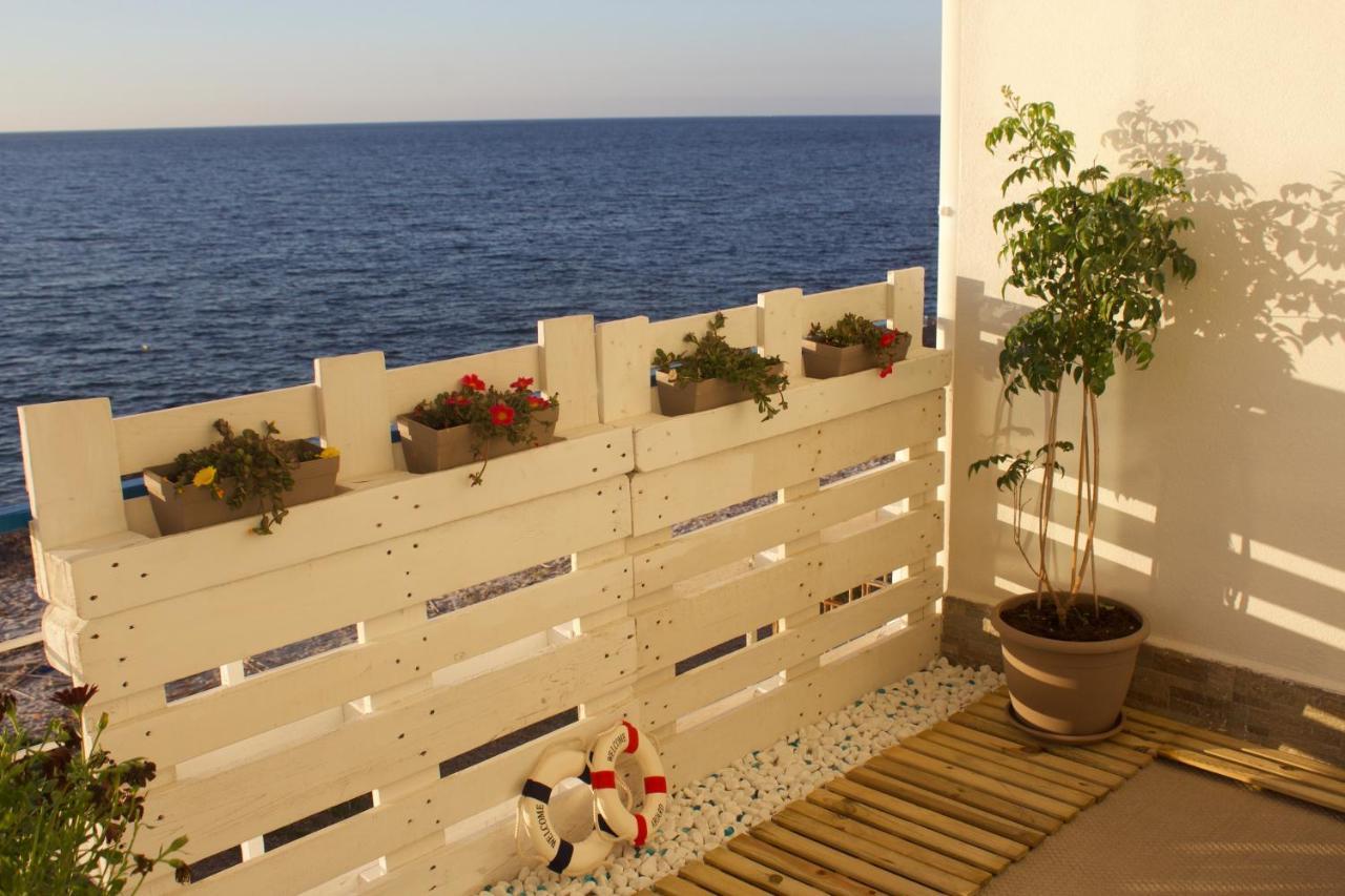 Sea View Life Hotel Карини Екстериор снимка
