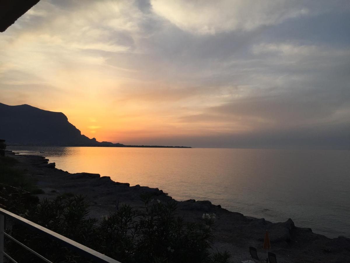 Sea View Life Hotel Карини Екстериор снимка