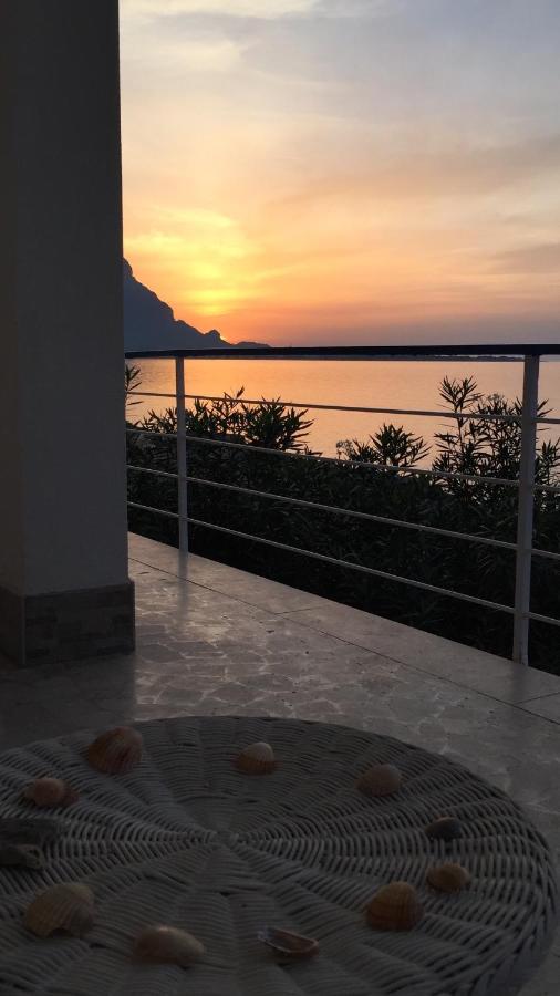 Sea View Life Hotel Карини Екстериор снимка