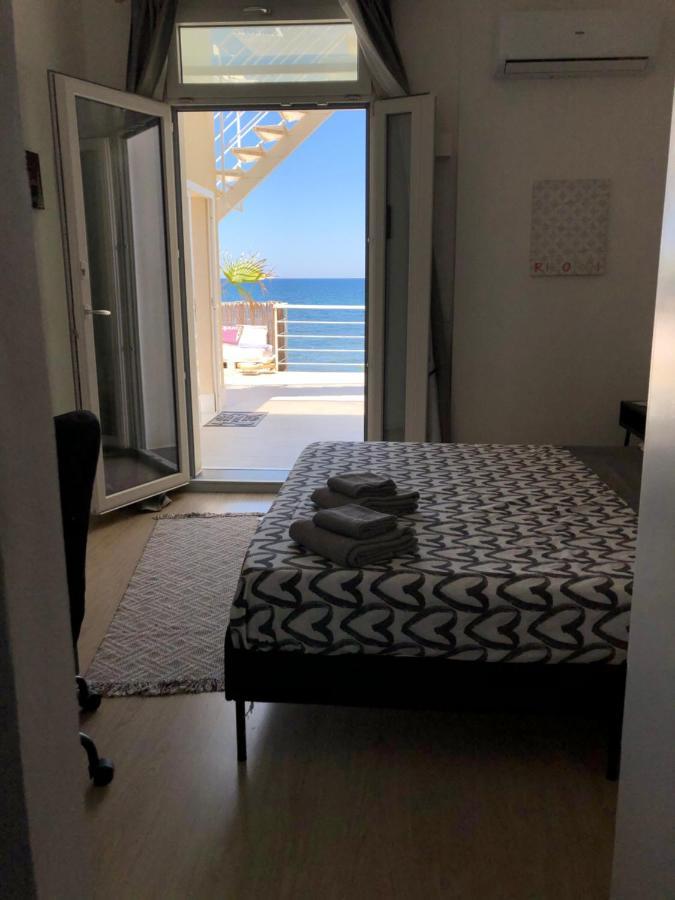 Sea View Life Hotel Карини Екстериор снимка