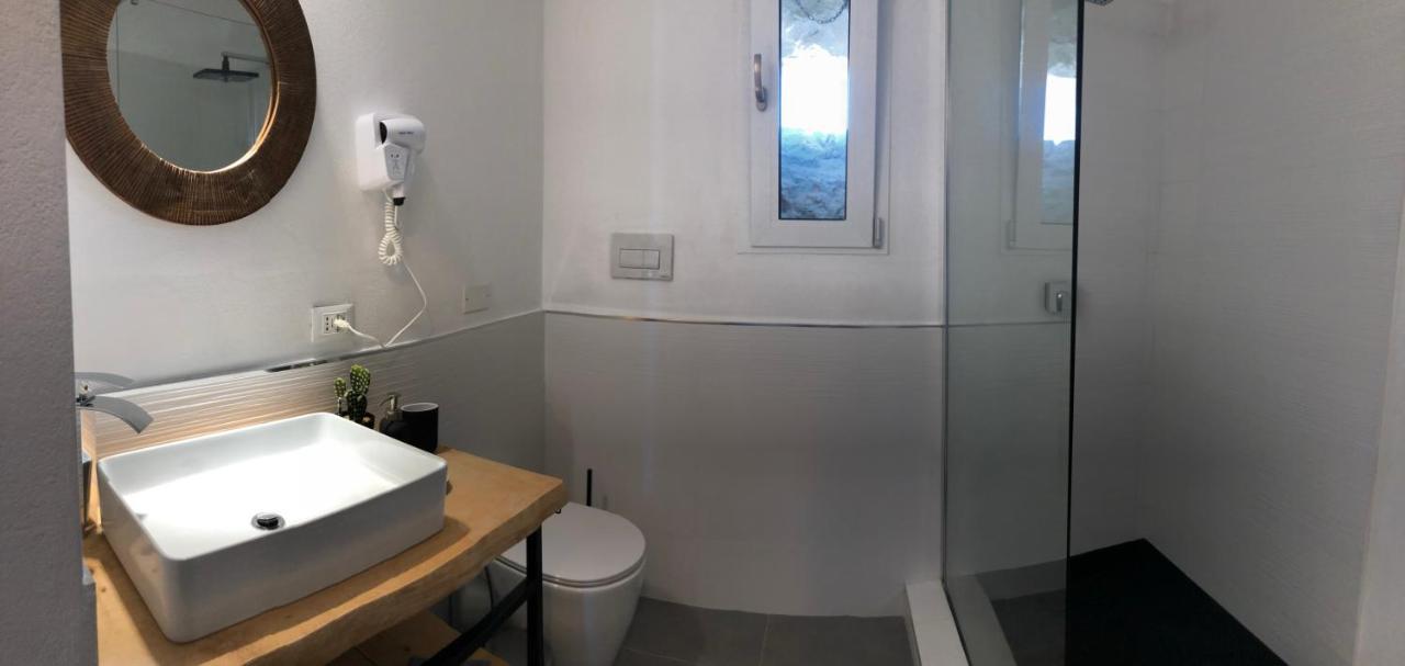 Sea View Life Hotel Карини Екстериор снимка
