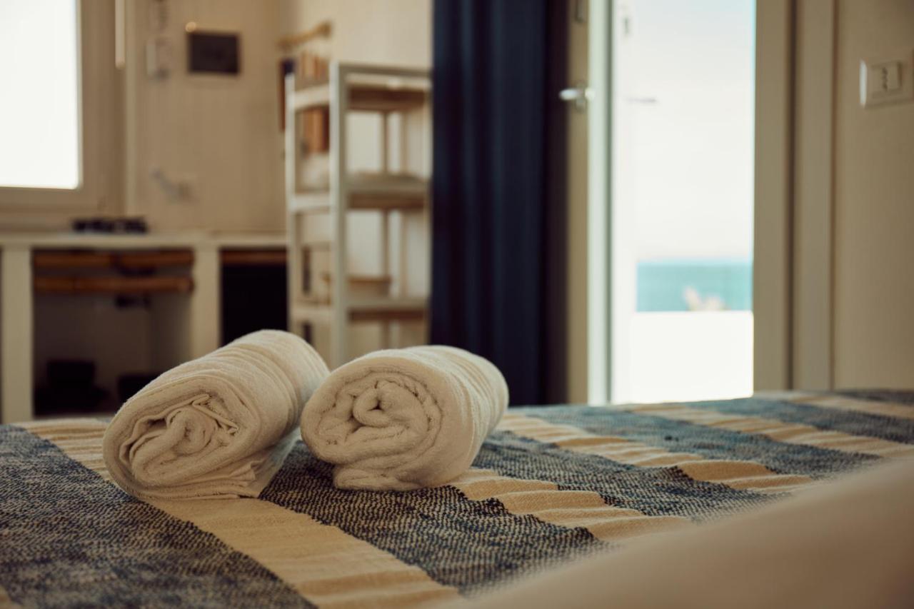 Sea View Life Hotel Карини Екстериор снимка