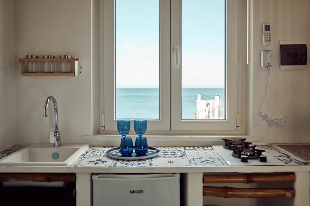 Sea View Life Hotel Карини Екстериор снимка