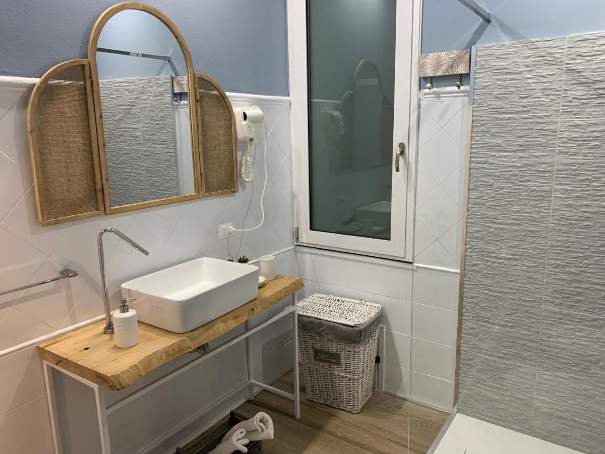 Sea View Life Hotel Карини Екстериор снимка