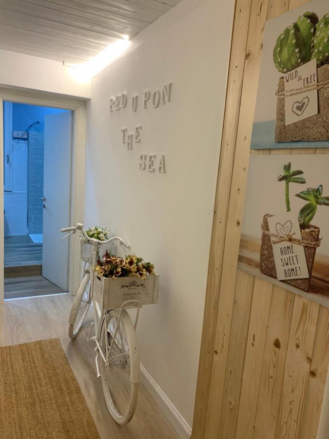 Sea View Life Hotel Карини Екстериор снимка