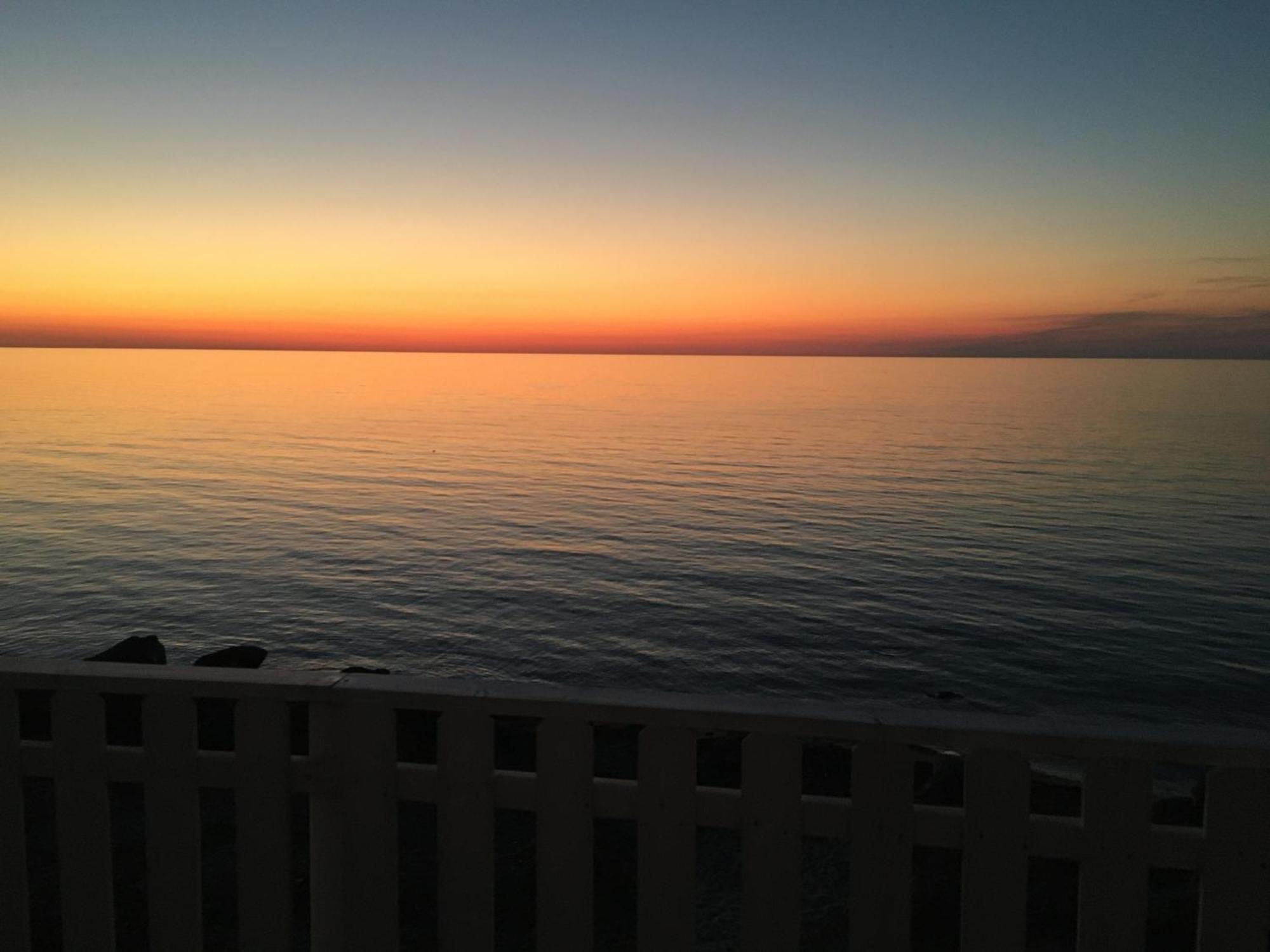 Sea View Life Hotel Карини Екстериор снимка