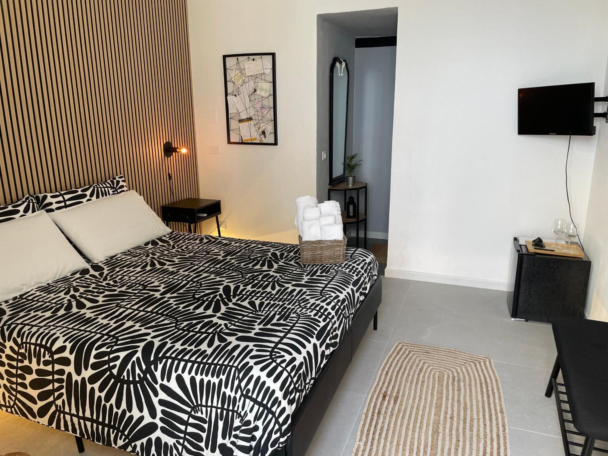 Sea View Life Hotel Карини Екстериор снимка